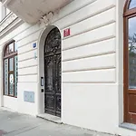 Blueground Vrsovice Near Renaissance-Style Park Prg-7