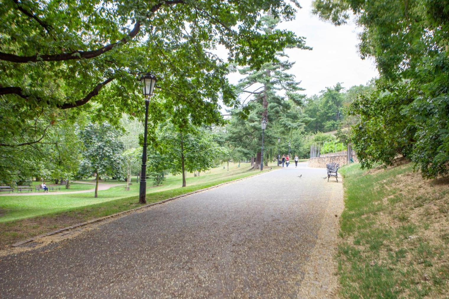 Blueground Vrsovice Near Renaissance-style Park Prg-7 Praga