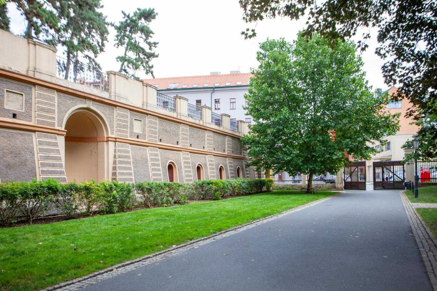 Blueground Vrsovice Near Renaissance-style Park Prg-7 * Praga